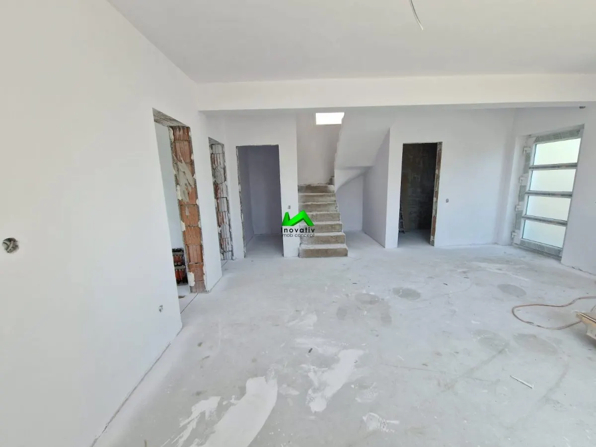 Casa de vanzare 4 camere Sibiu Sura Mica - foto 1