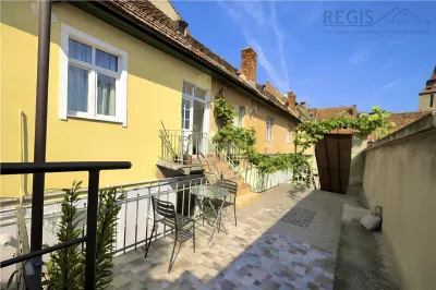 Garsoniera langa str Sforii si Piata Sfatului pet friendly - foto 9