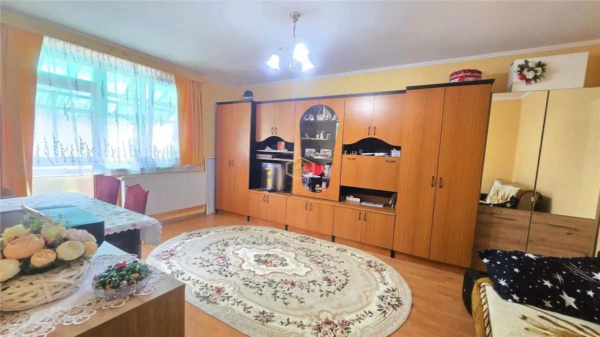 VIDEO | Etaj II | Apartament decomandat cu 2 camere in Livada - foto 1