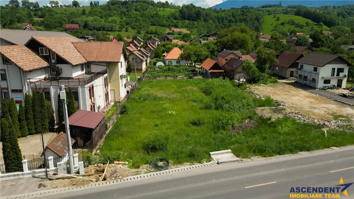 Intravilan, aria castelul Bran,utilitati,acces apreciabil: FILM! - foto 8