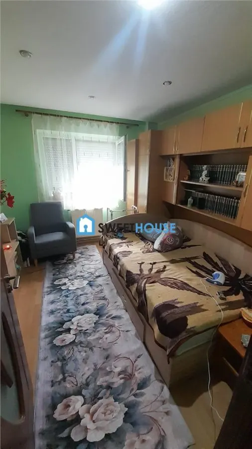Apartament cu patru camere zona 1 decembrie - foto 3