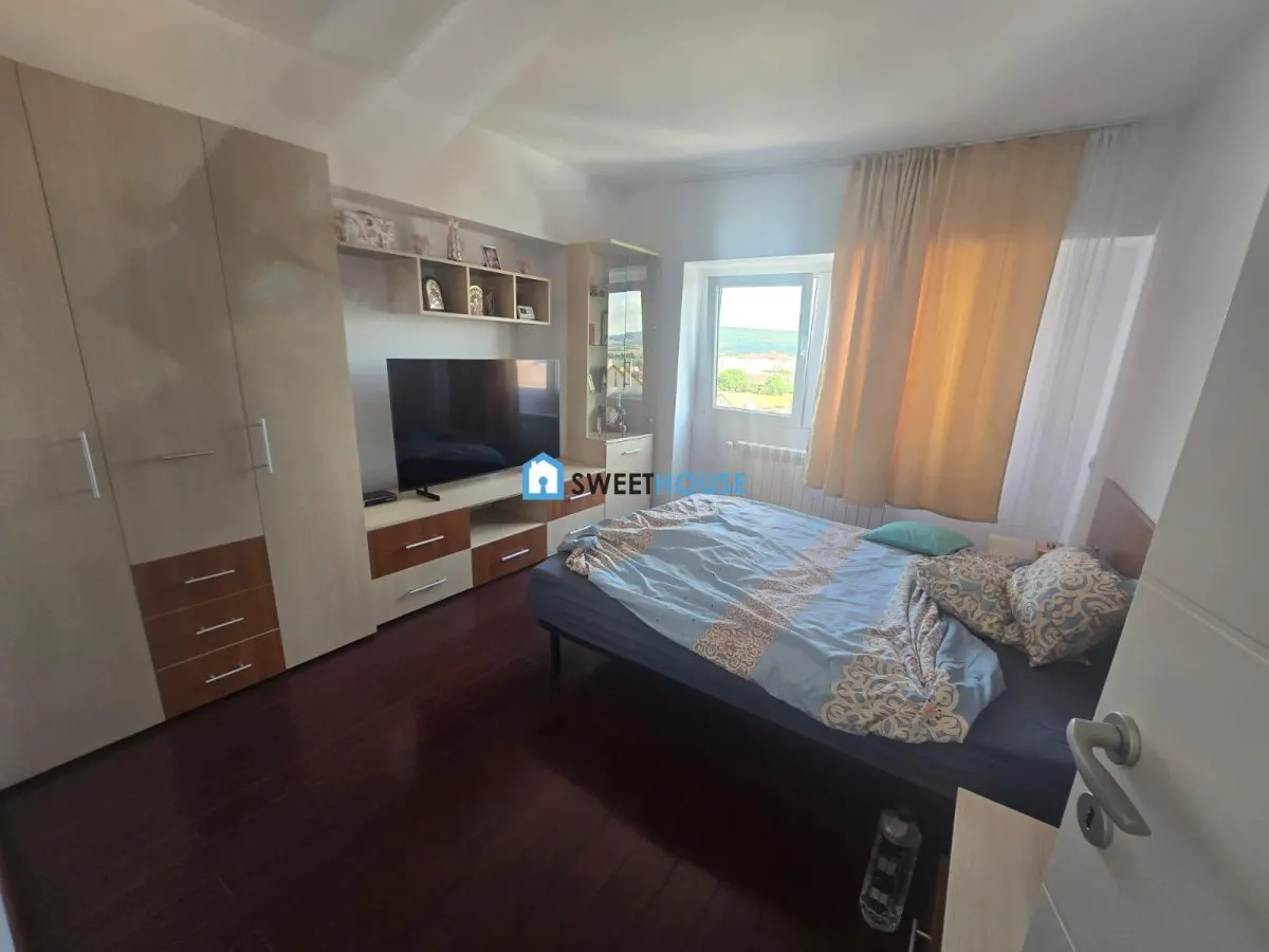 Apartament cu trei camere renovat zona Campului - foto 11