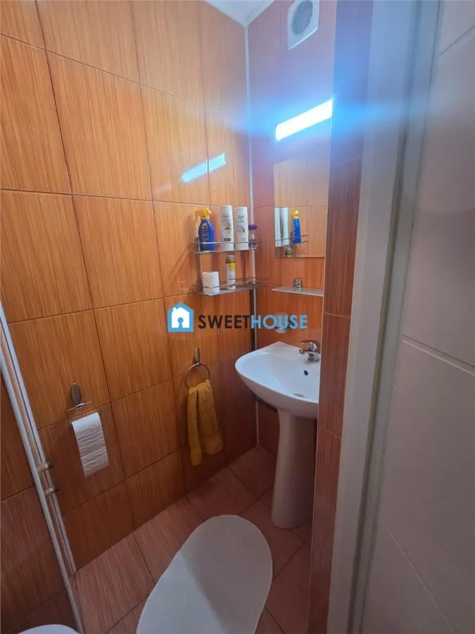 Apartament cu trei camere renovat zona Campului - foto 13