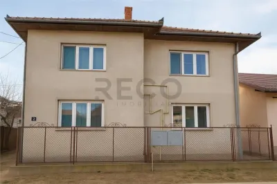 RECO Casa P+E cu 2 apartamente, garaj si curte proprie in Marghita - foto 14