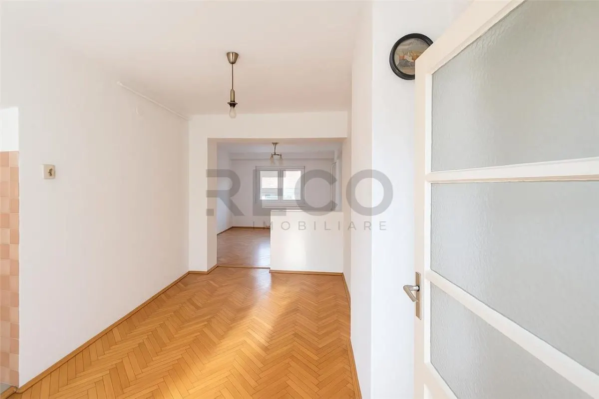 RECO Casa P+E cu 2 apartamente, garaj si curte proprie in Marghita - foto 3