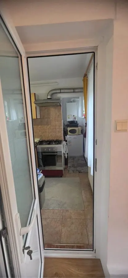 Apartament 3 camere, Florilor,2 gr .sanitare,renovat,140000 Euro neg - foto 6