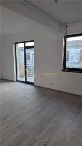 Vanzare apartament 2 camere - foto 2