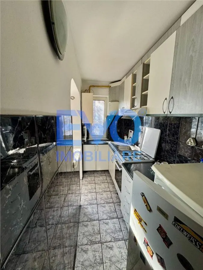 APARTAMENT DE VANZARE CU 3 CAMERE, ETAJUL 2, MOBILAT SI UTILAT, PODU ROS - foto 2