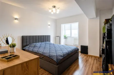 Apartament de 3 camere mobilat si utilat modern, structura decomandata - foto 4