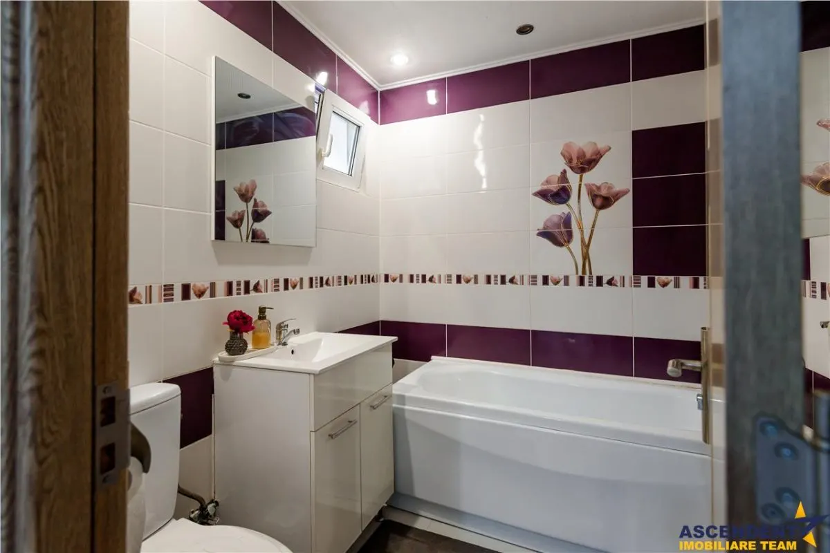 Apartament de 3 camere mobilat si utilat modern, structura decomandata - foto 8