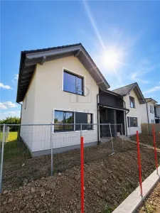 Moșnița Nouă | Duplex cu 3 dormitoare și 3 băi | 132 mp utili - foto 2