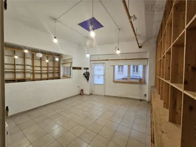 Spatiu comercial Central cu loc de parcare propriu - foto 2