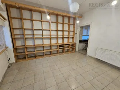 Spatiu comercial Central cu loc de parcare propriu - foto 3