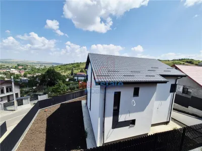Casa de vanzare cu priveliste frumoasa - foto 5