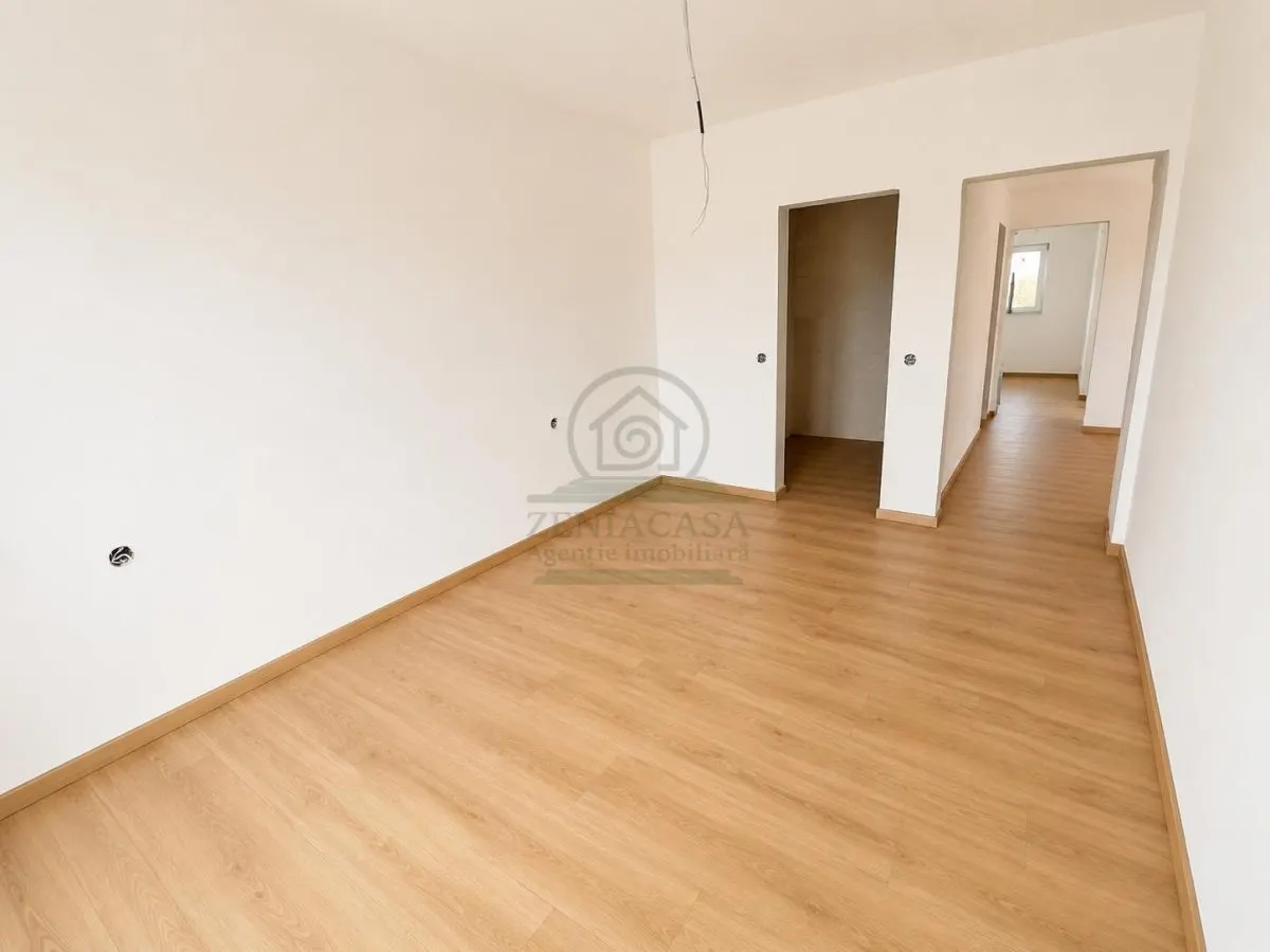 Casa  4 camere Miroslava Vorovesti la cheie! - foto 11