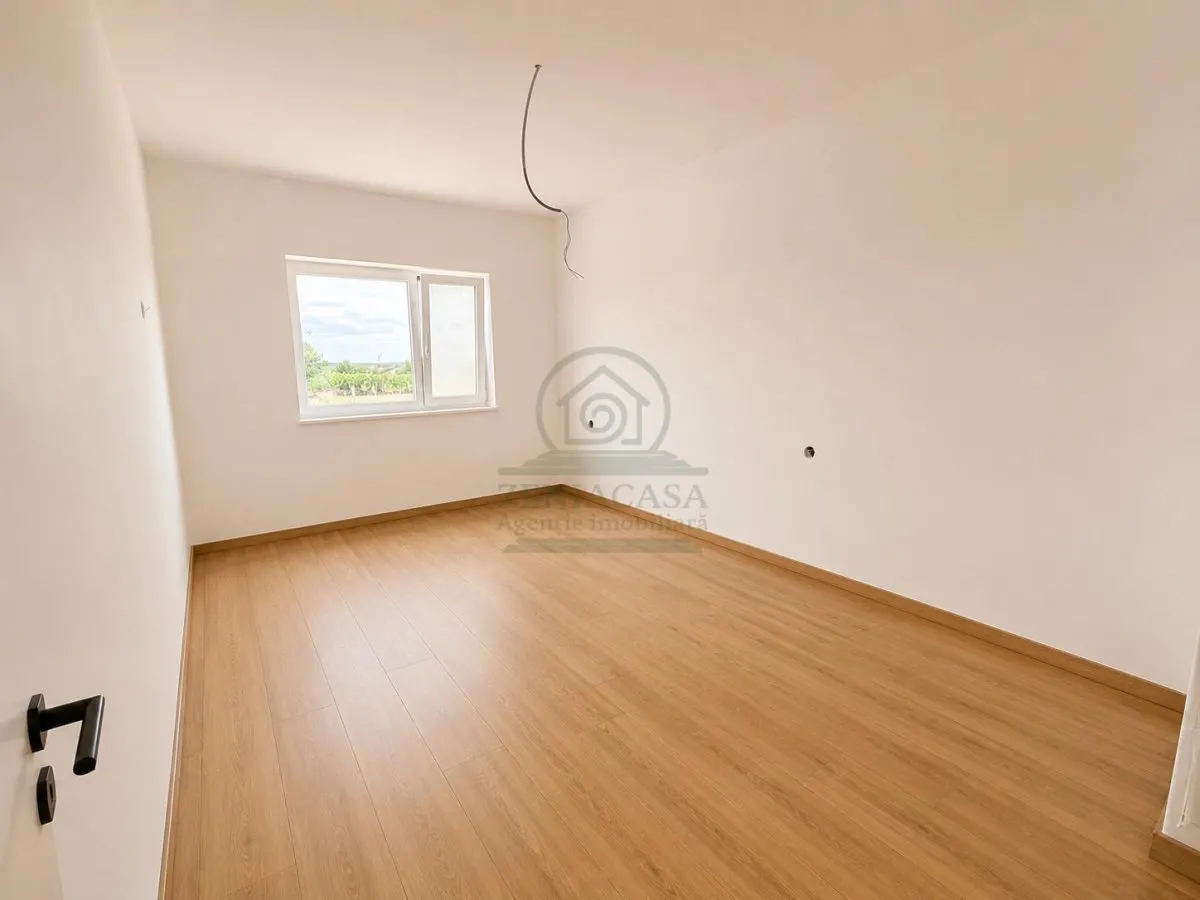 Casa  4 camere Miroslava Vorovesti la cheie! - foto 13