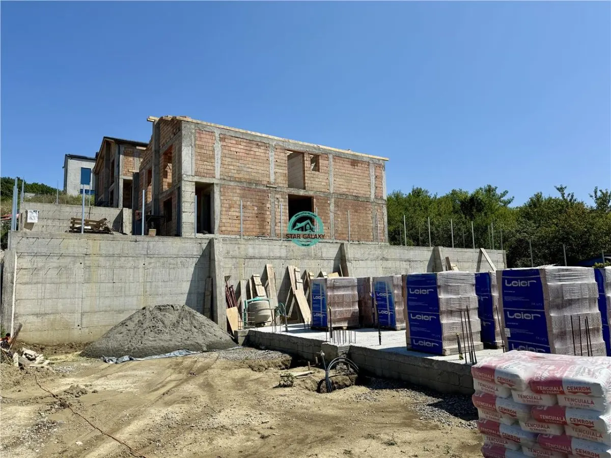 Case tip duplex de vanzare, 101 mp utili, 230 mp teren, in Corunca - foto 2