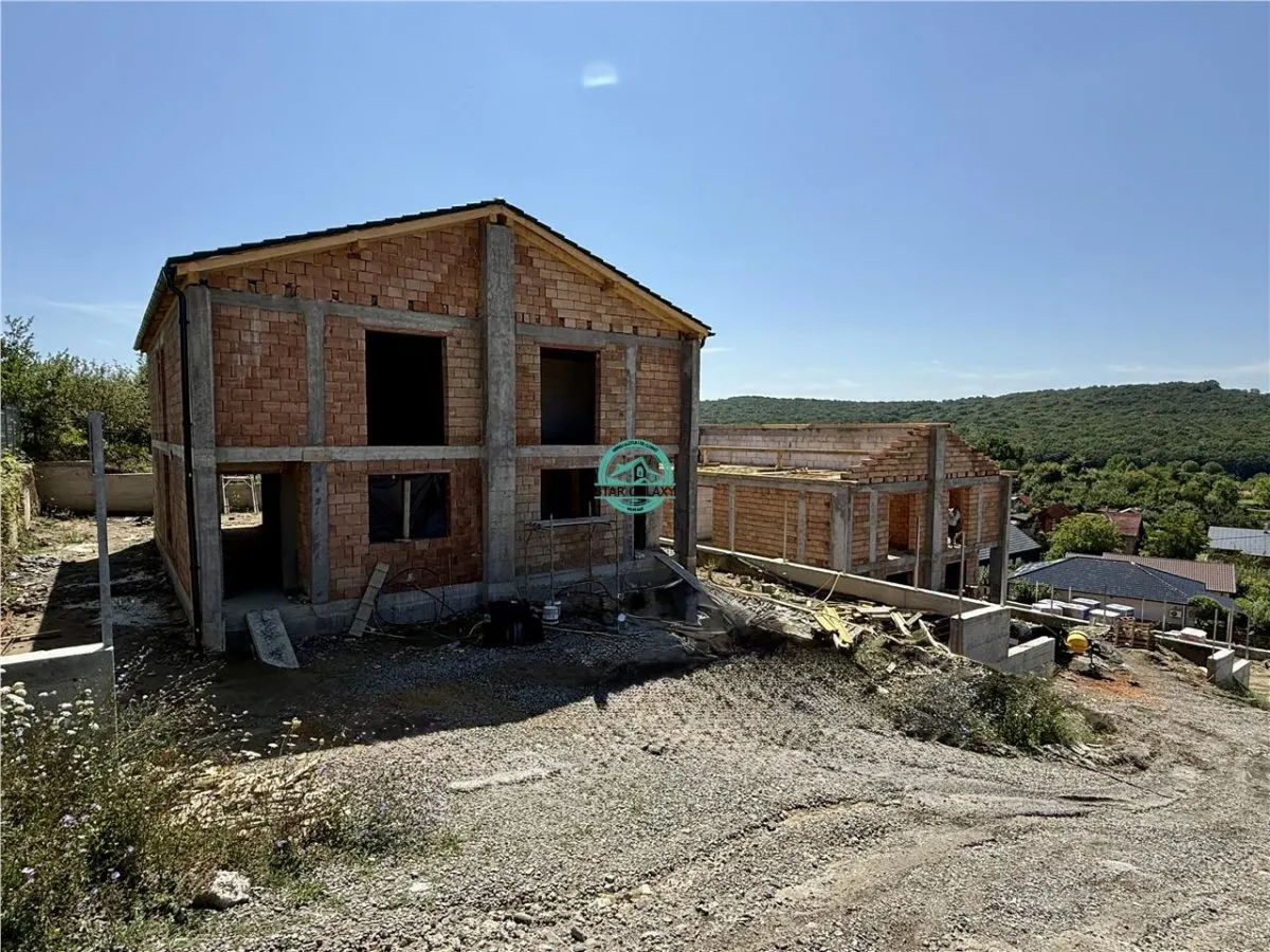 Case tip duplex de vanzare, 101 mp utili, 230 mp teren, in Corunca - foto 3