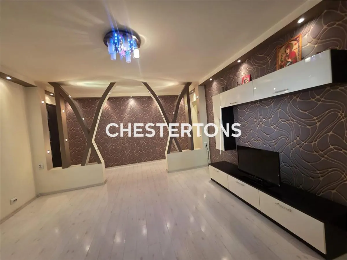 Apartament 3 camere , super renovat, dr Taberei zona Postei . - foto 3