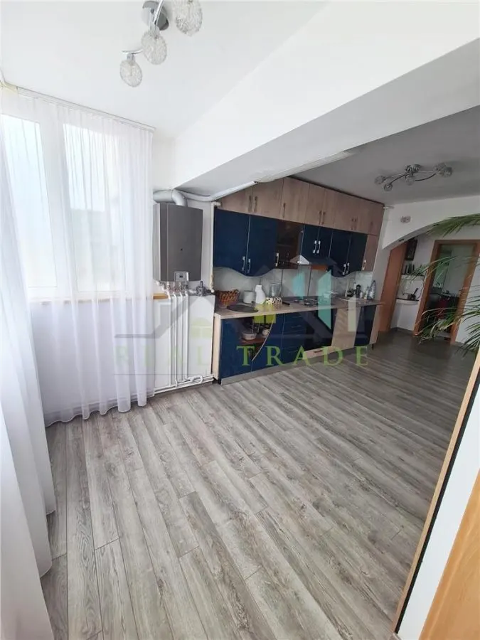 Apartament 2 camere decomandat etaj intermediar Astra- Carpatilor - foto 3