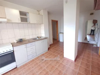 Apartament 3 camere Nicolina /Cug , 70 MP, etaj intermediar - foto 1