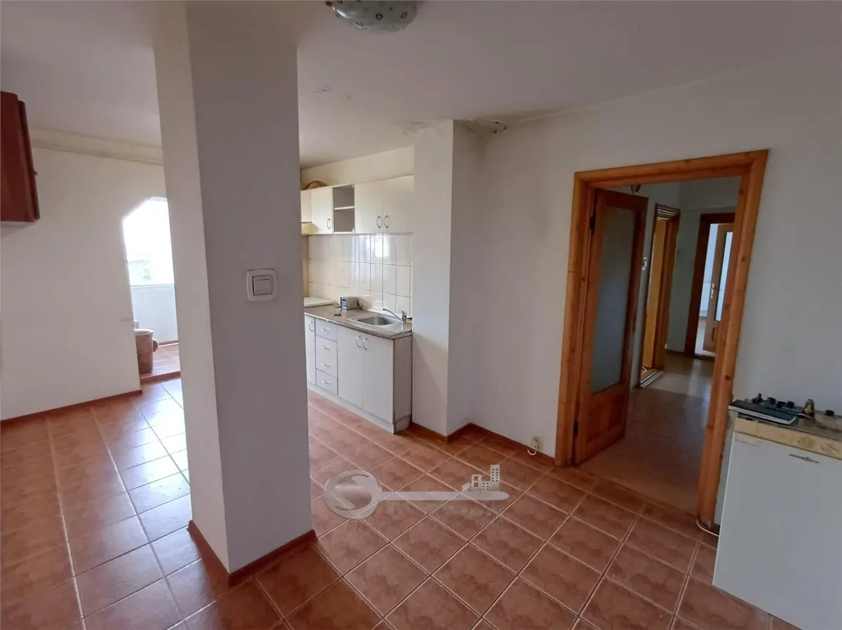 Apartament 3 camere Nicolina /Cug , 70 MP, etaj intermediar - foto 3