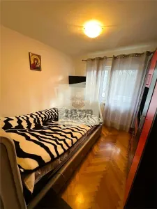 Apartament 4 camere 74 mpu 2 bai  si parcare zona Valea Aurie - foto 5