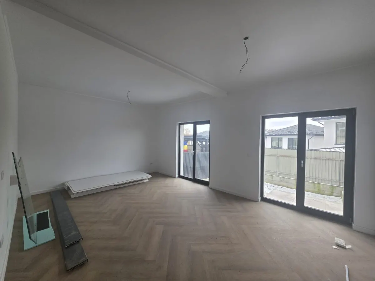 Apartament 4 camere dispus pe 2 niveluri - foto 1