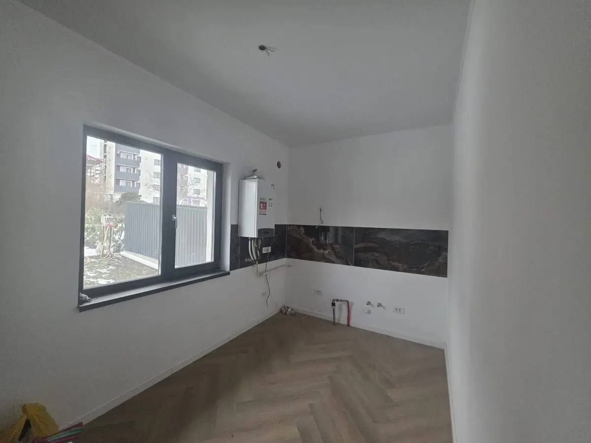 Apartament 4 camere dispus pe 2 niveluri - foto 2