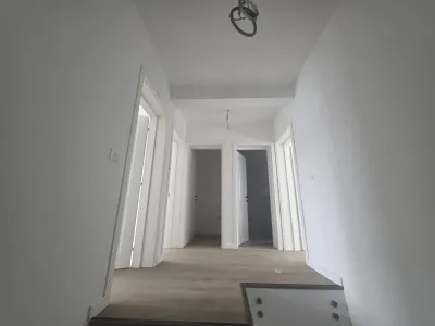 Apartament 4 camere dispus pe 2 niveluri - foto 3