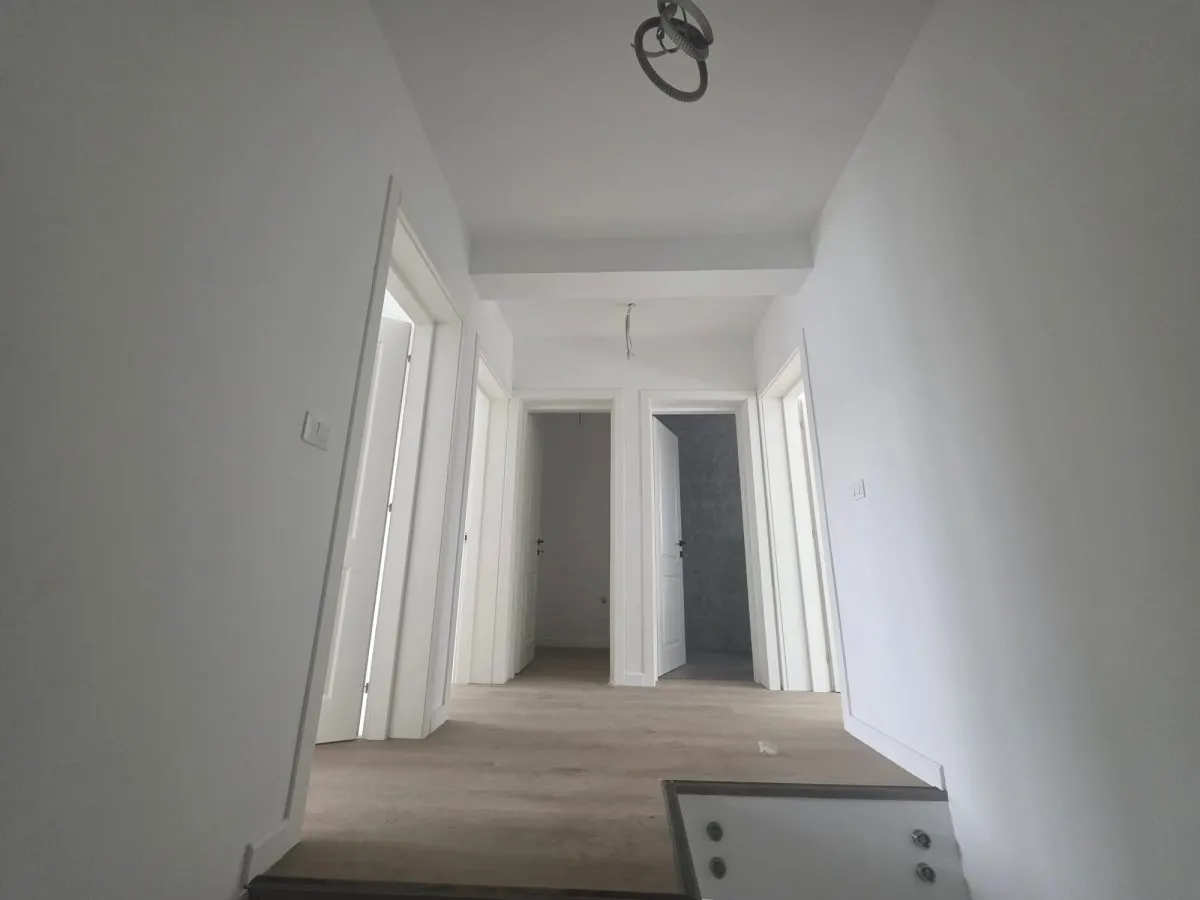 Apartament 4 camere dispus pe 2 niveluri - foto 3