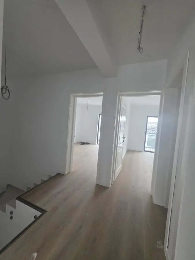 Apartament 4 camere dispus pe 2 niveluri - foto 4