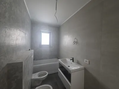 Apartament 4 camere dispus pe 2 niveluri - foto 8