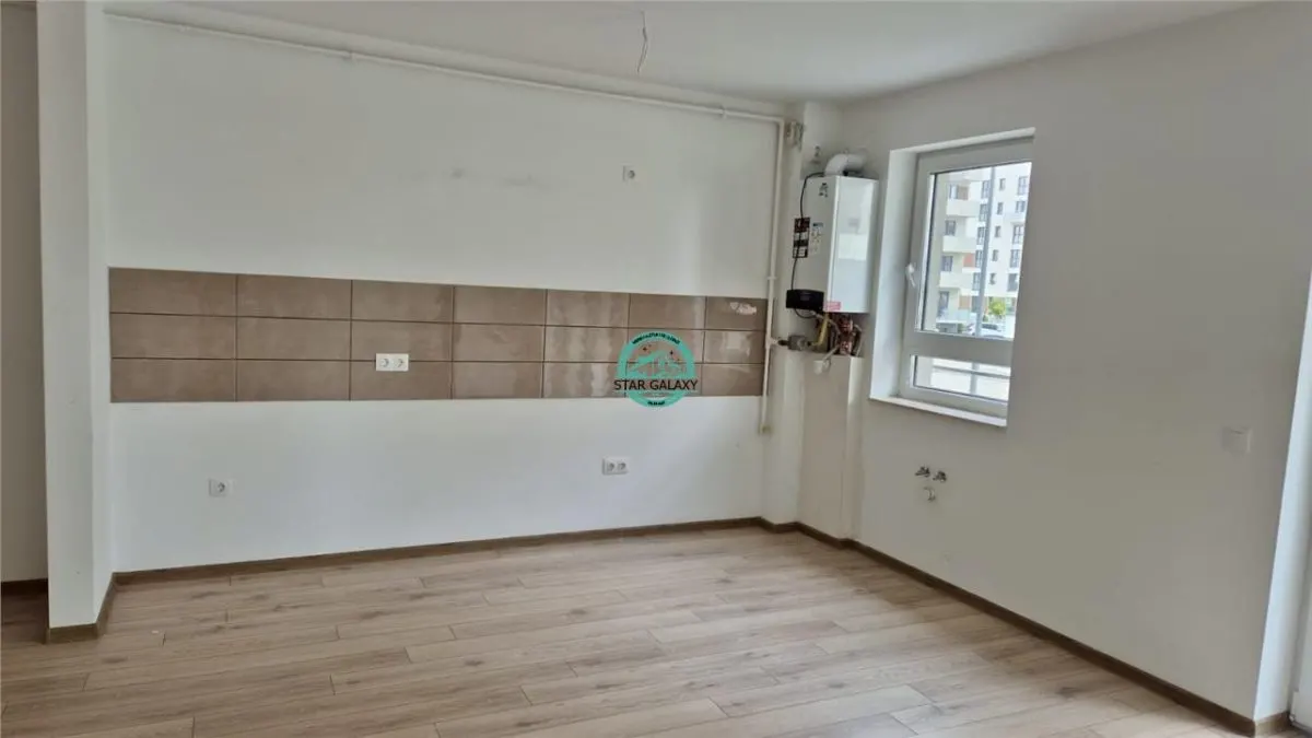 Vand apartament cu 3 camere in Complexul Maurer cu loc de parcare - foto 1