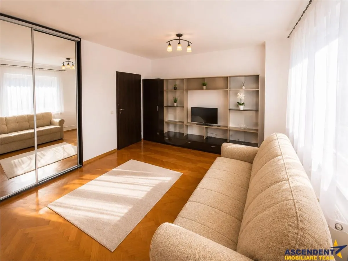 Imobil cu caracter, regim vila, echipate, panorama montana, istorie, Central, Brasov - foto 2