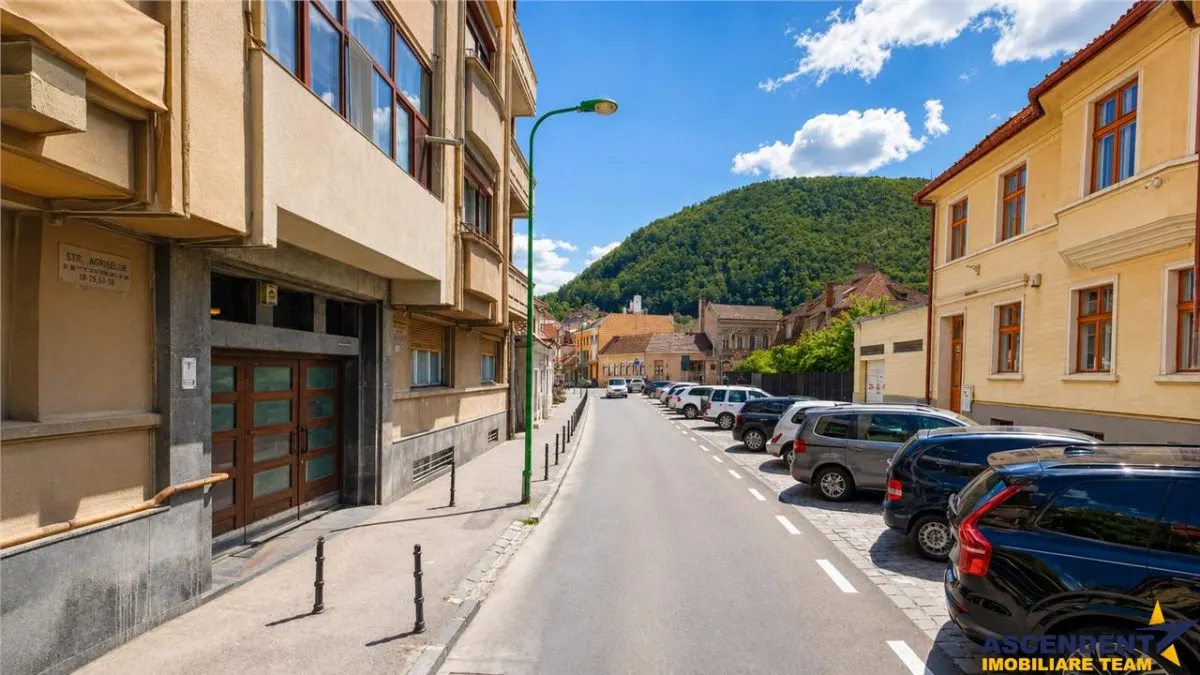 Imobil cu caracter, regim vila, echipate, panorama montana, istorie, Central, Brasov - foto 3