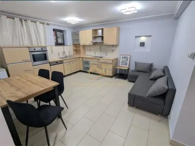 ALZZA REAL ESTATE-- Va propunem spre inchiriere apartament cu 3 camere, decomandat, confort , situat in cartierul Marasti cu o suprafata utila de 52 m - Cluj-Napoca
