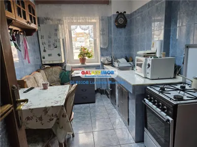 Vanzare apartament 3 camere decomandat Targoviste Central - Targoviste