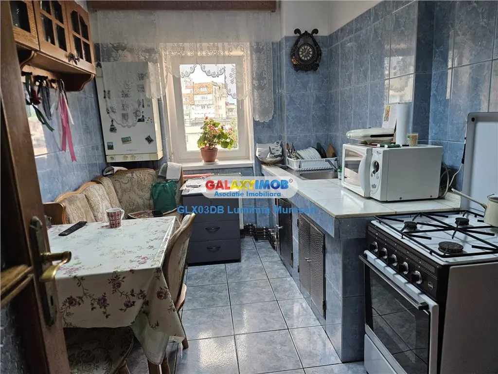 Vanzare apartament 3 camere decomandat Targoviste Central - foto 1