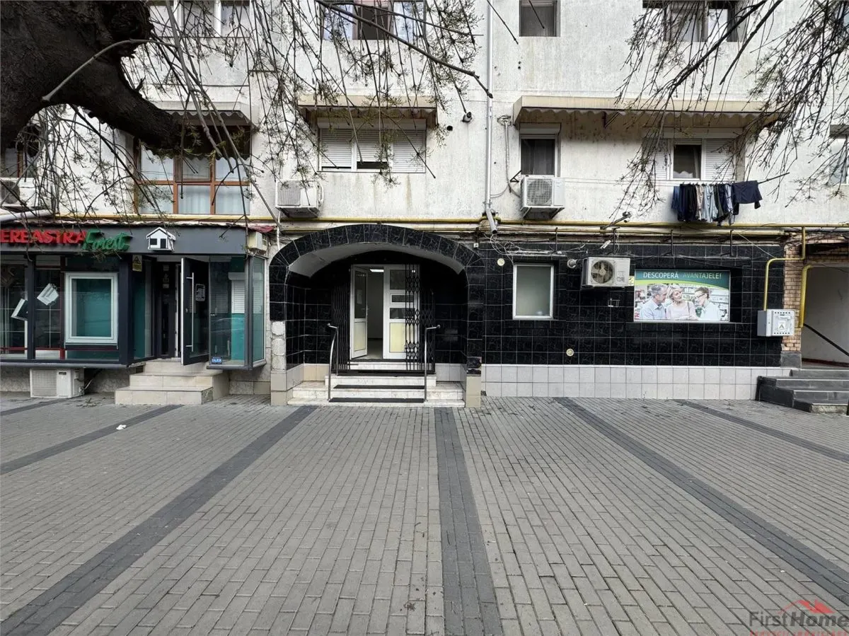 Spatiu Comercial Piata Moldovei Focsani - Fosta FARMACIE - foto 1