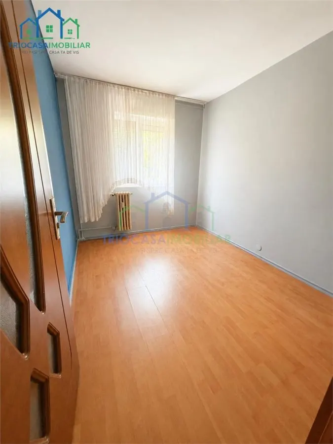 Apartament 3 camere Rovine - foto 7