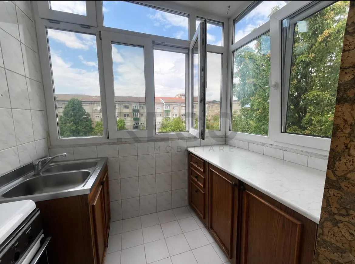RECO Apartament cu 3 camere  Nufarul-Oradea etaj intermediar - foto 5