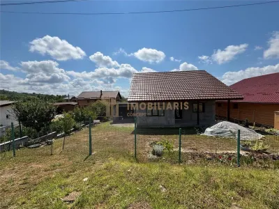 Casa la rosu  P+M-Tautii Magheraus - Tautii-Magheraus