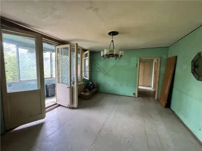 Vanzare apartament 3 Camere Uverturii  Militari - Necesita Renovare - foto 2