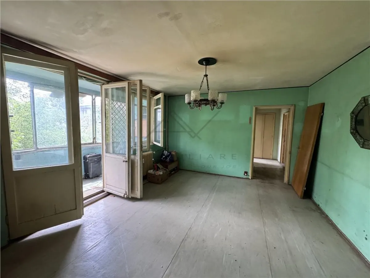 Vanzare apartament 3 Camere Uverturii  Militari - Necesita Renovare - foto 2