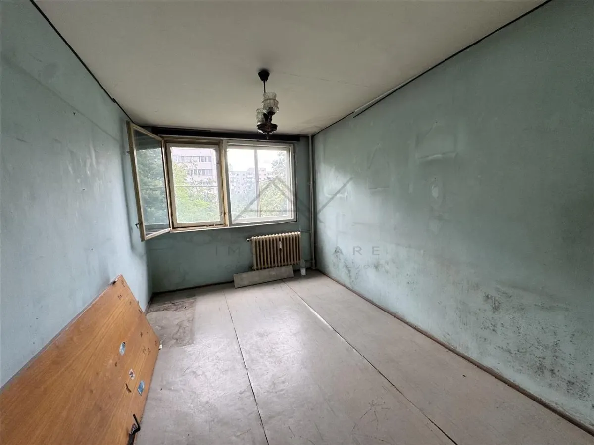 Vanzare apartament 3 Camere Uverturii  Militari - Necesita Renovare - foto 3