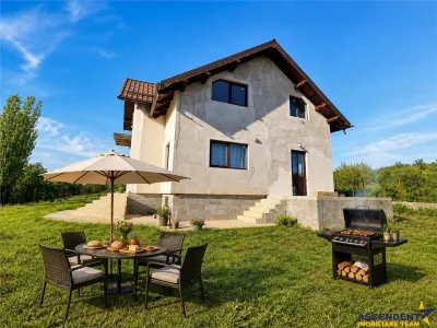 Constructie noua,elegant finisata si echipata,parc privat:1.500 mp, Persani, Brasov - Sinca Veche