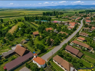 FILM! 4.900mp teren intravilan, cu casa, in Tufalau, Covasna - foto 2
