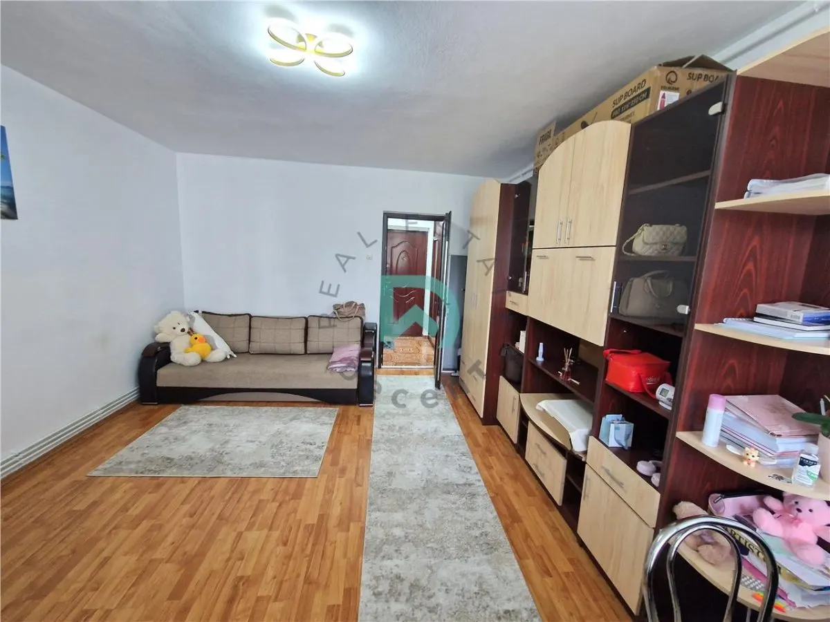 Garsoniera, etaj intermediar, Brasov - foto 1