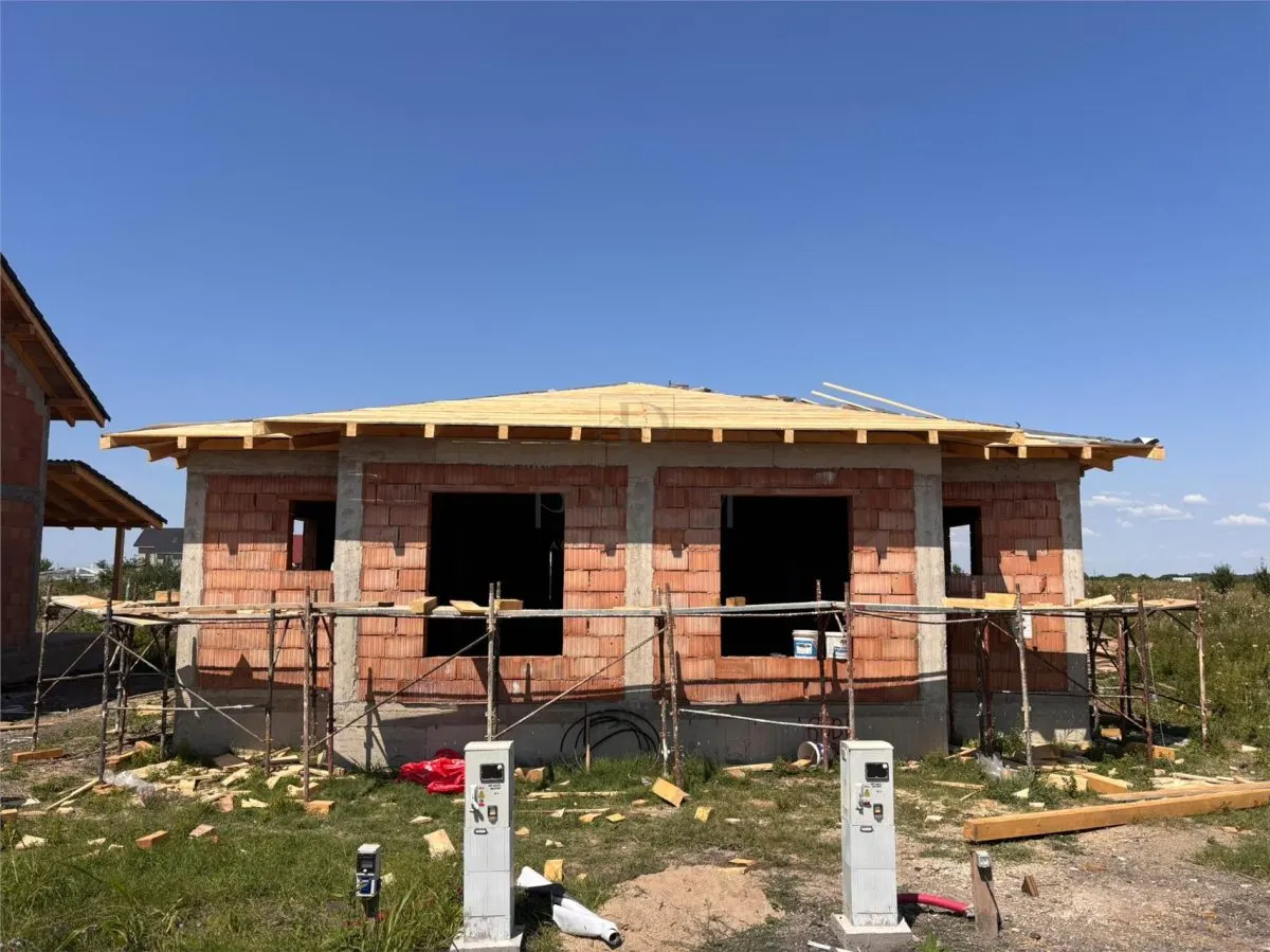 DUPLEX PE PARTER, MOSNITA NOUA, 4 CAMERE, 80MP UTILI, LA ASFALT. - foto 1